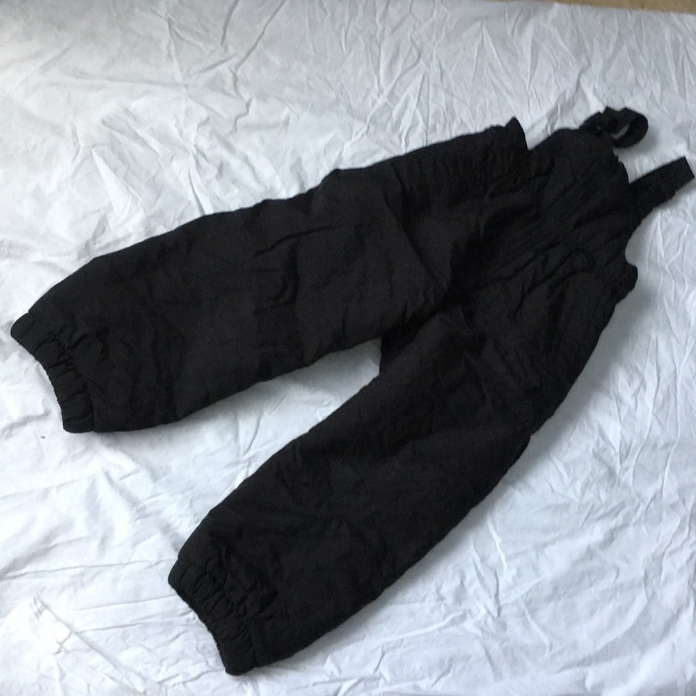 Kids bibbed snow/ski pants.